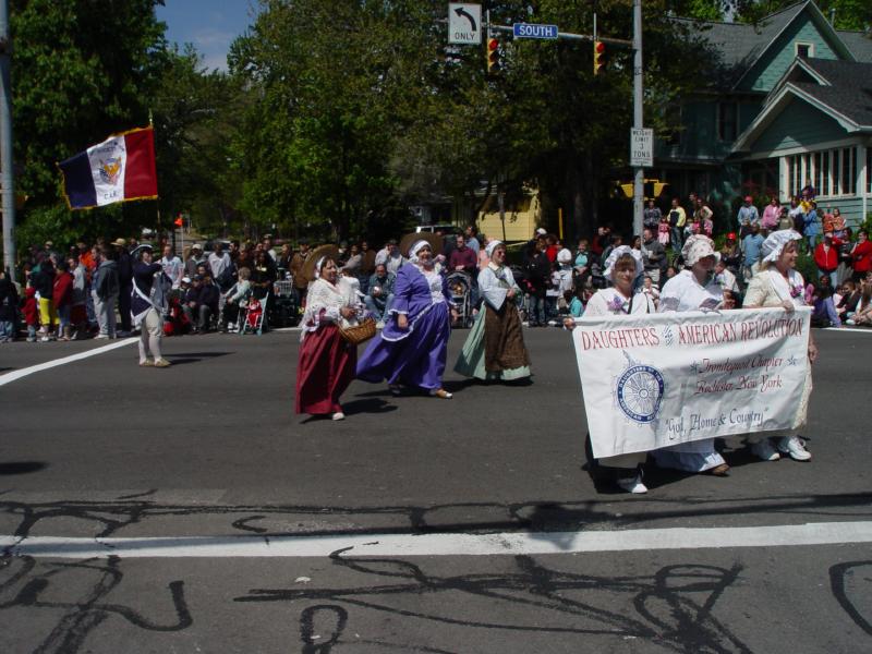 D.A.R. ladies<br />turning onto Highland Ave.